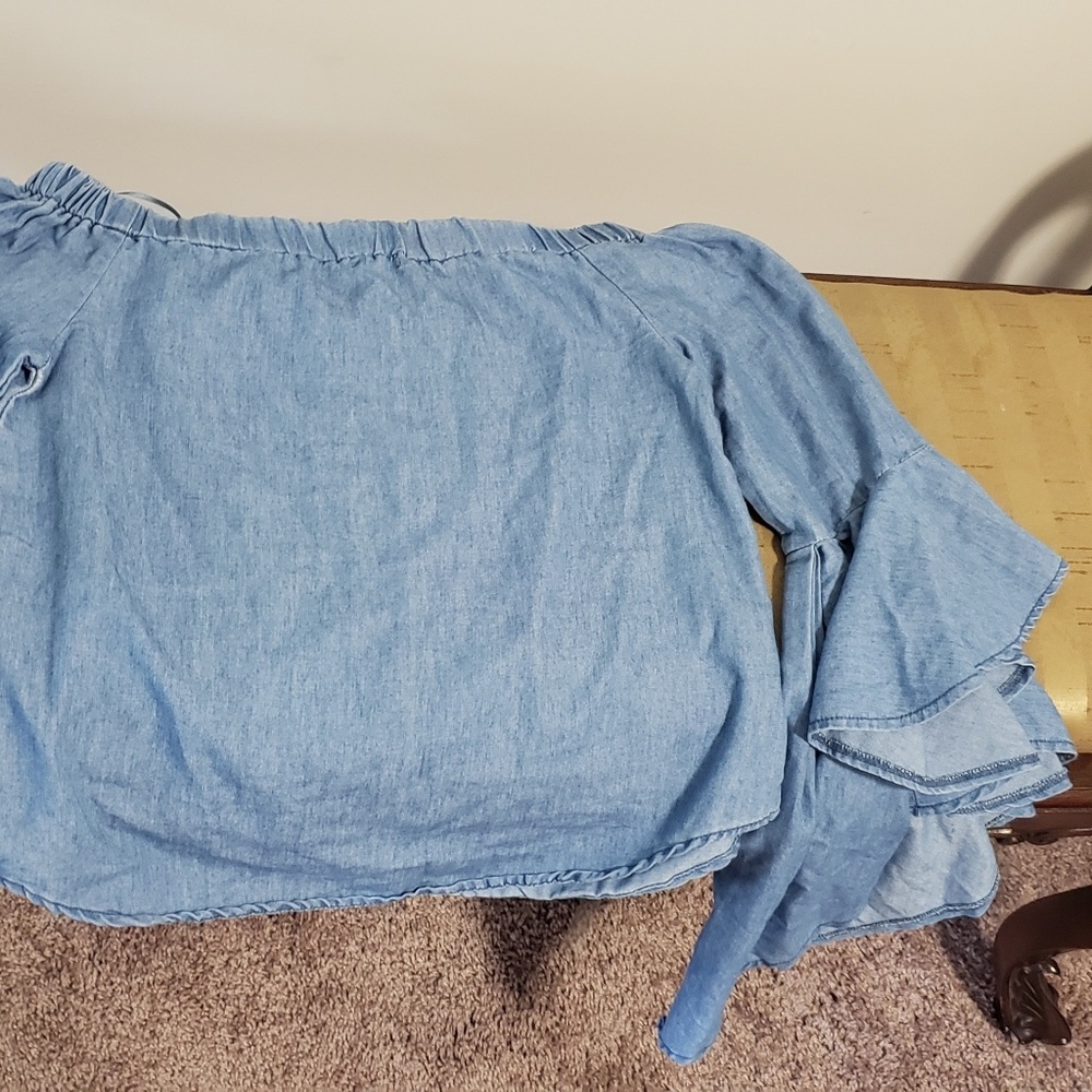 Off shoulder shirt